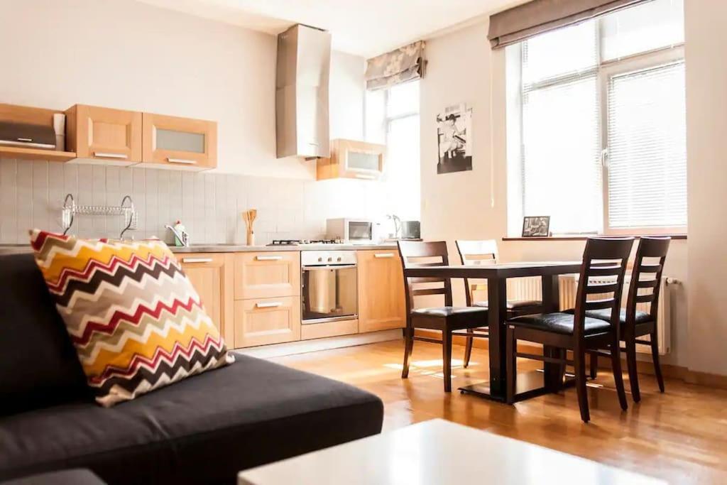 City Center 2Bdr Apartment Near Rustaveli Av. Tbilisi Exteriör bild